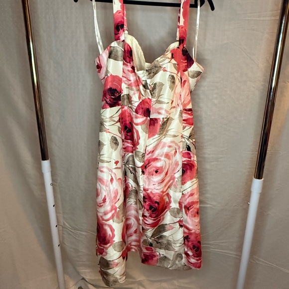 dressbarn Pink and Cream Floral Mini Dress - Picture 2 of 4